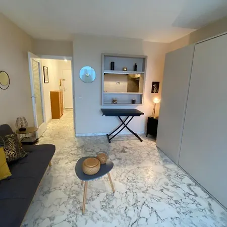 06ay - With Seafront Terrace Antibes