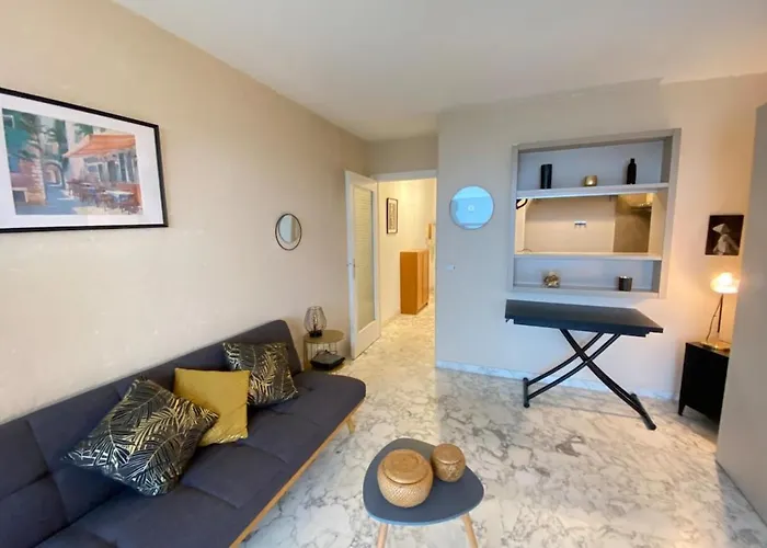 06ay - With Seafront Terrace Apartment *