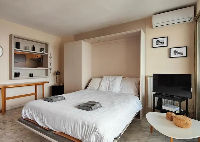 06ay - With Seafront Terrace Antibes