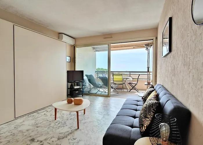 06ay - With Seafront Terrace Apartment *