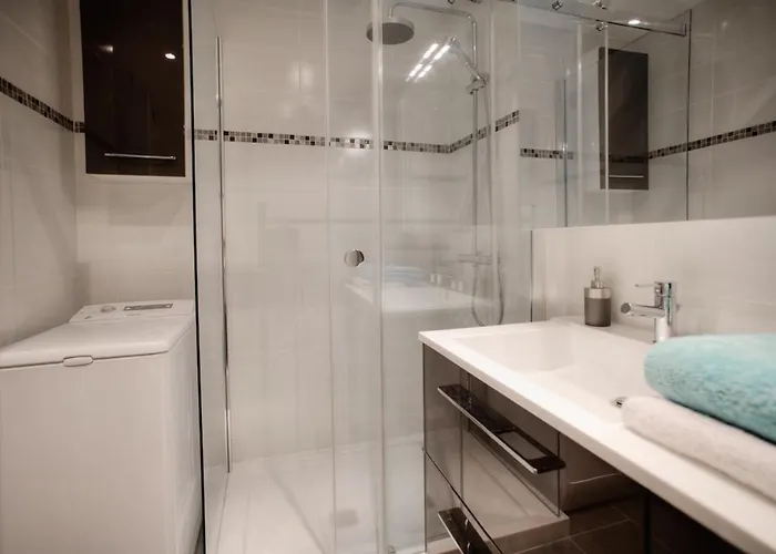 06ay - With Seafront Terrace * Antibes