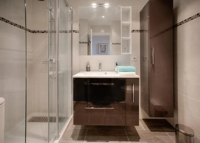 06ay - With Seafront Terrace * Antibes