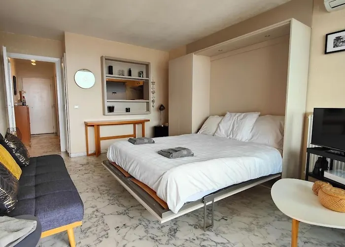 06ay - With Seafront Terrace Apartment Antibes