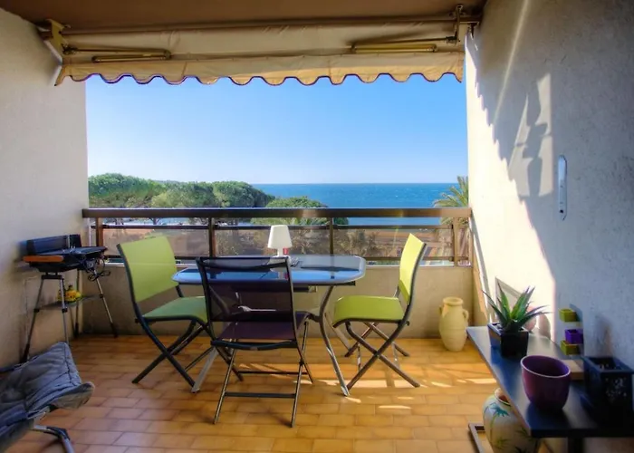 06ay - With Seafront Terrace Apartment *