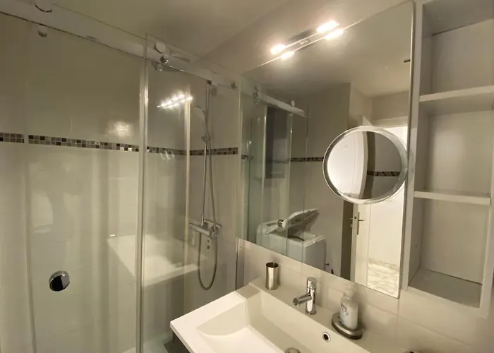 06ay - With Seafront Terrace * Antibes