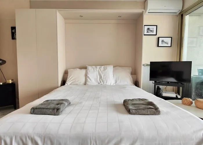 06ay - With Seafront Terrace Antibes