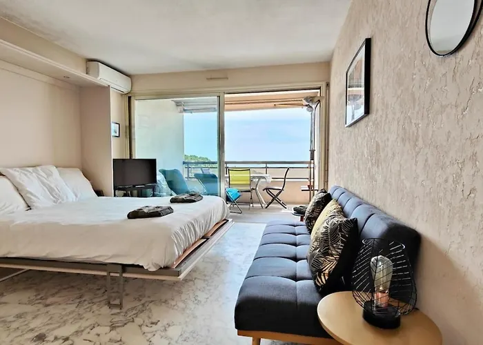 06ay - With Seafront Terrace *