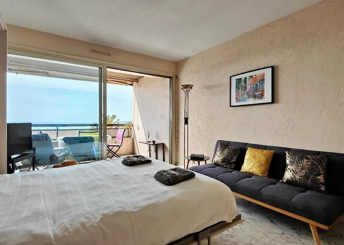 06ay - With Seafront Terrace *