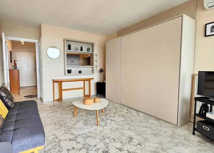 06ay - With Seafront Terrace