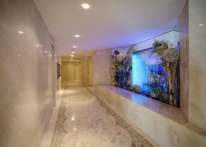 06ay - With Seafront Terrace Antibes