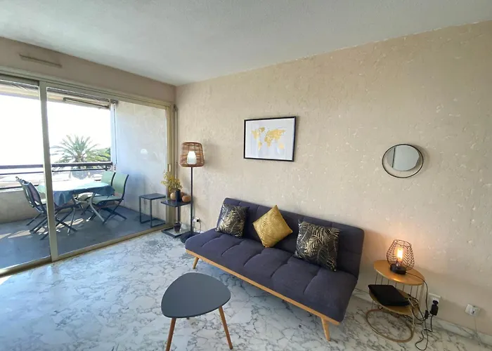 06ay - With Seafront Terrace Antibes