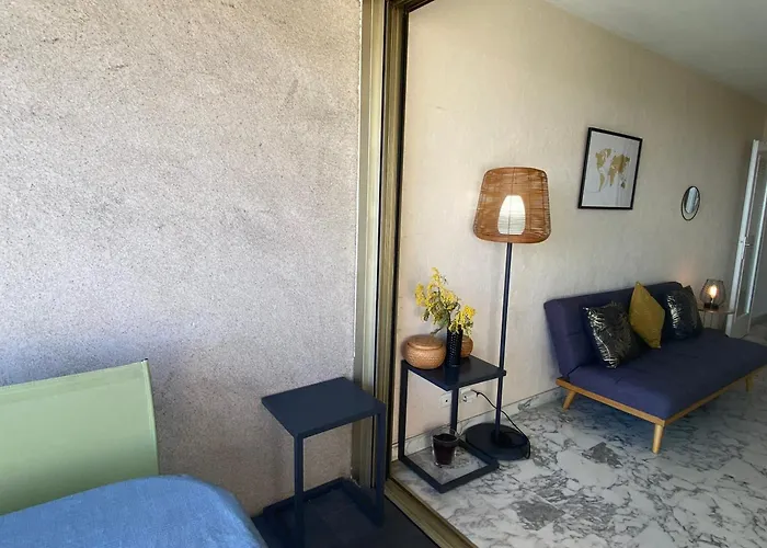 06ay - With Seafront Terrace *