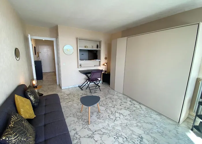 06ay - With Seafront Terrace * Antibes